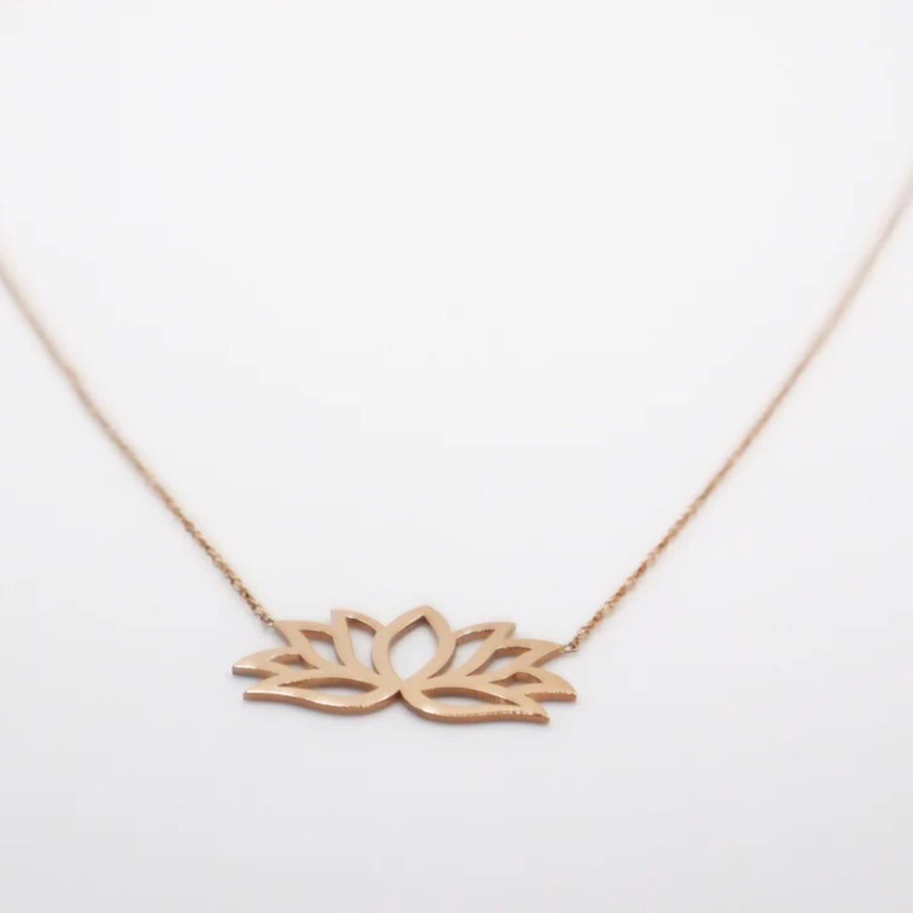 18k Gold Flower Necklace - Picture 6 of 8